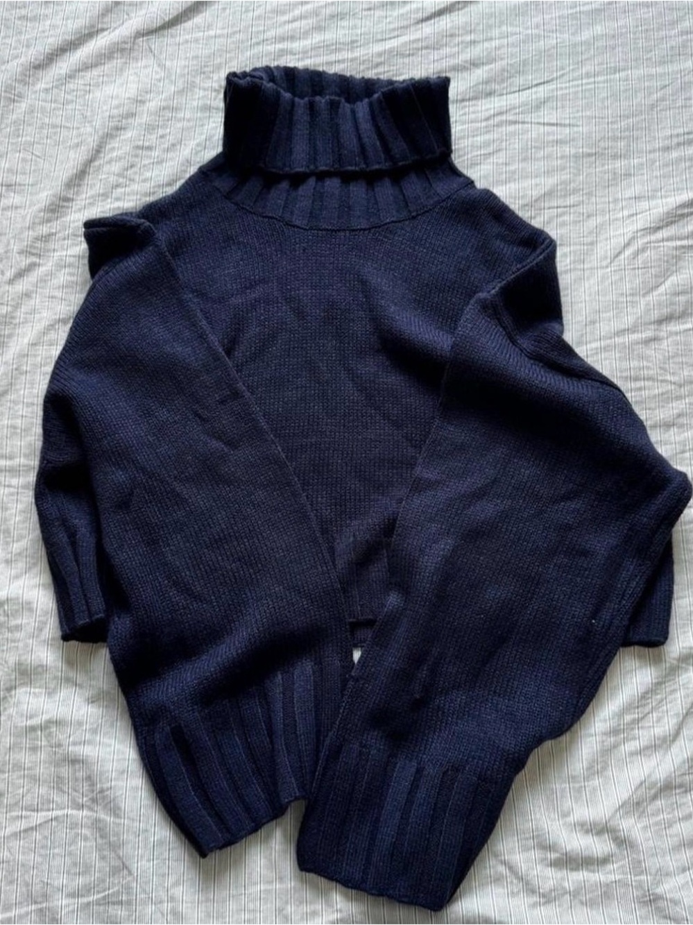 H&M Navy Blue Cropped Turtleneck Sweater